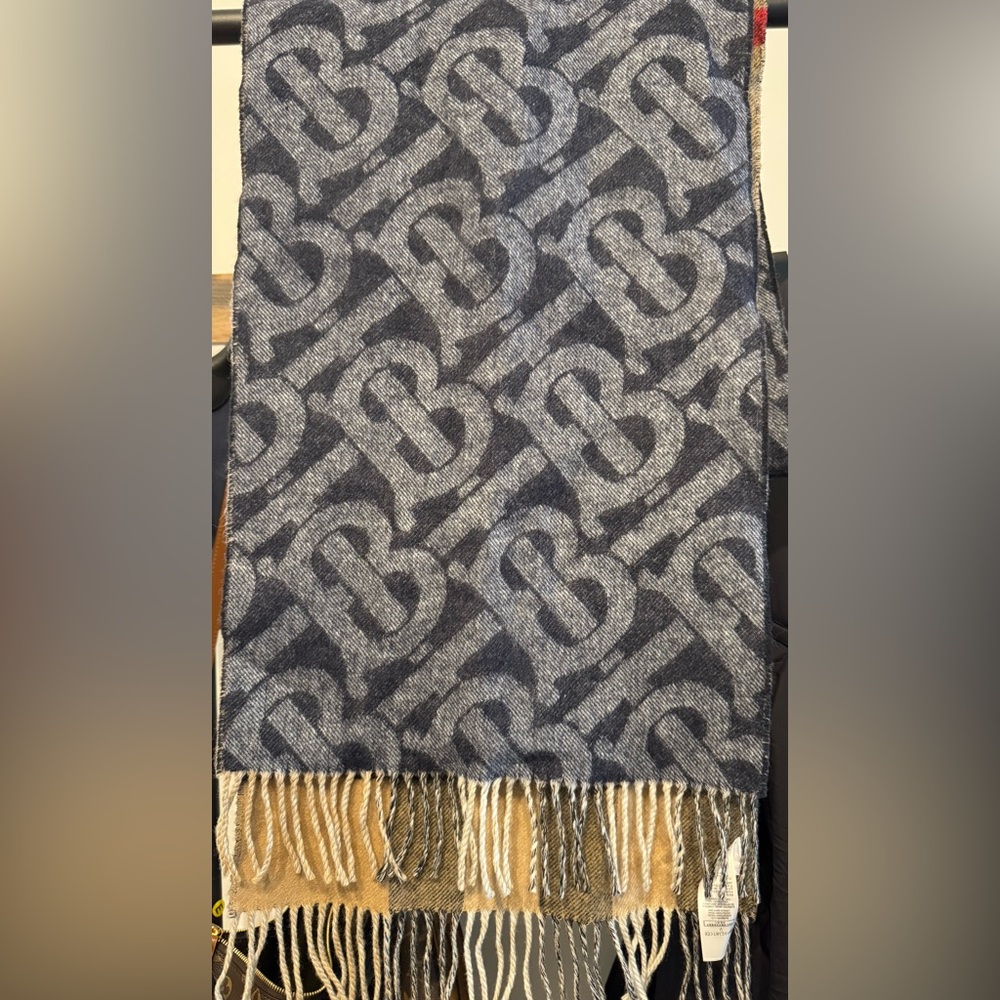 Authentic Burberry TB Cashmere Wool Scarf Made in Scotland